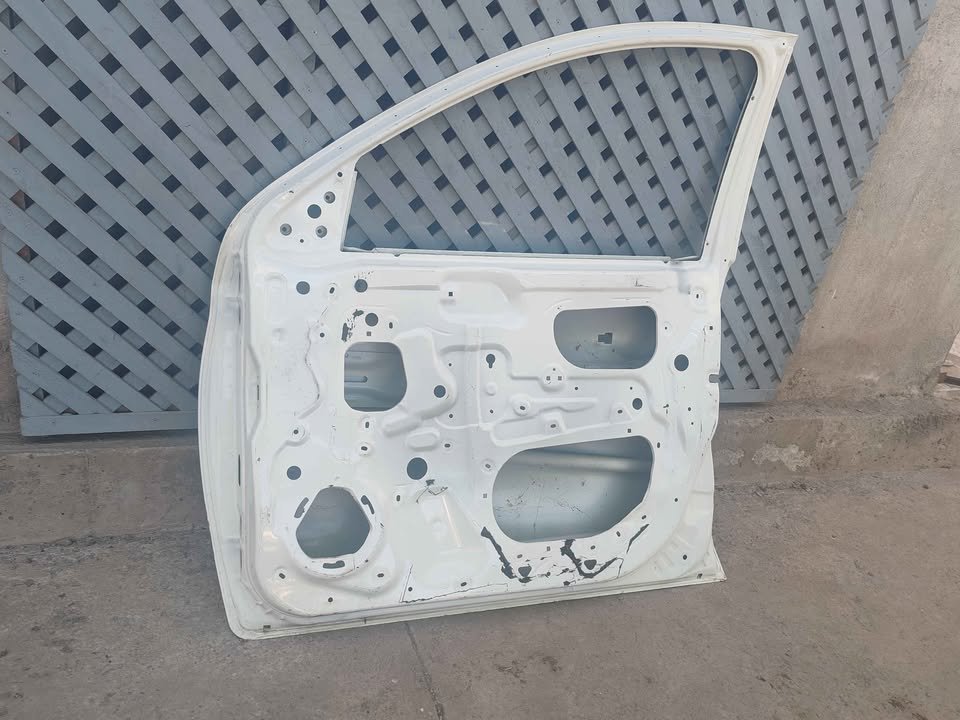 Puerta delantera derecha Mitsubishi L200 2016 - 2024 (II) - Imagen 6