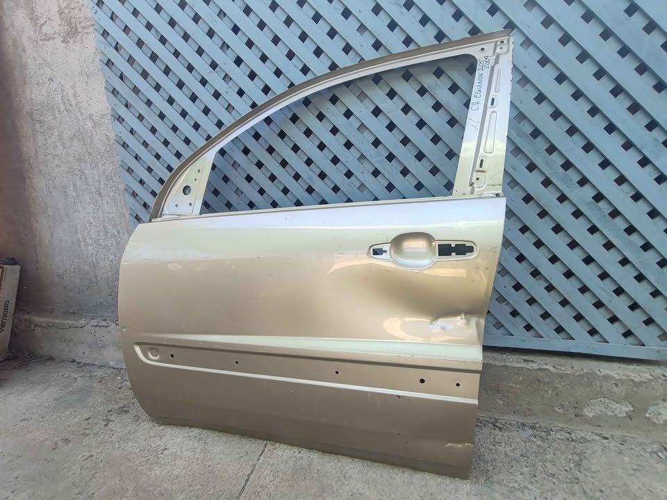 Puerta delantera izquierda Chevrolet Equinox 2005 - 2009 - Imagen 4