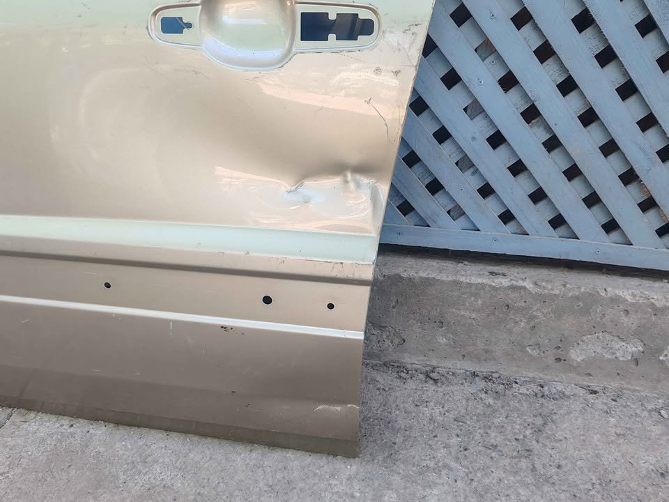 Puerta delantera izquierda Chevrolet Equinox 2005 - 2009 - Imagen 6