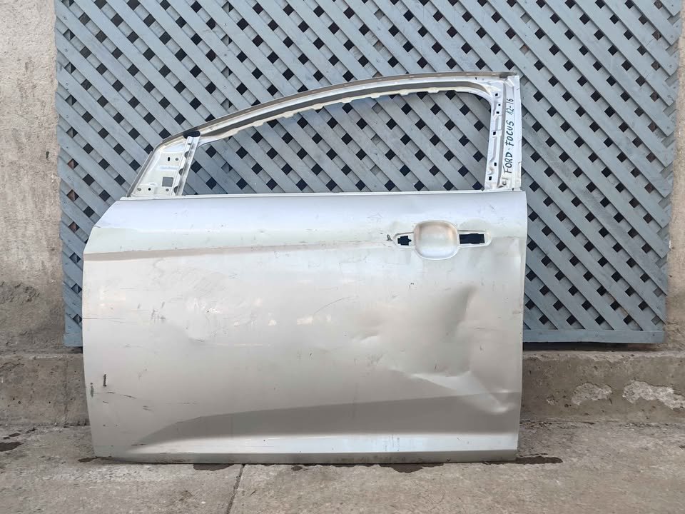 Puerta delantera izquierda Ford Focus 2012 - 2016 - Imagen 2