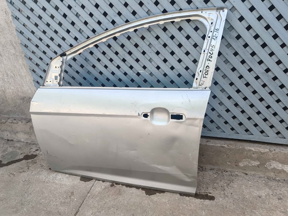 Puerta delantera izquierda Ford Focus 2012 - 2016 - Imagen 3