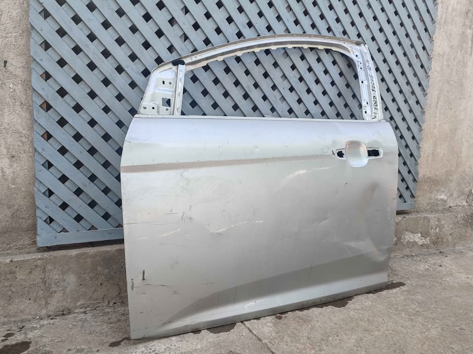 Puerta delantera izquierda Ford Focus 2012 - 2016 - Imagen 4