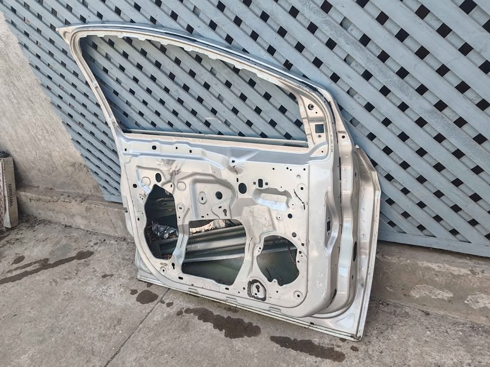 Puerta delantera izquierda Ford Focus 2012 - 2016 - Imagen 7