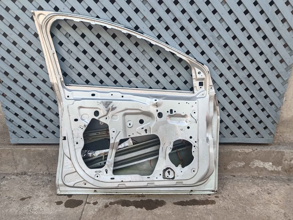 Puerta delantera izquierda Ford Focus 2012 - 2016 - Imagen 8