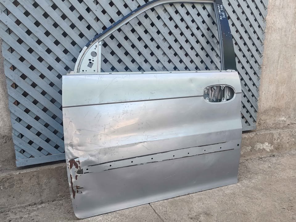 Puerta delantera izquierda Kia Carnival 2002 - 2006 - Imagen 3