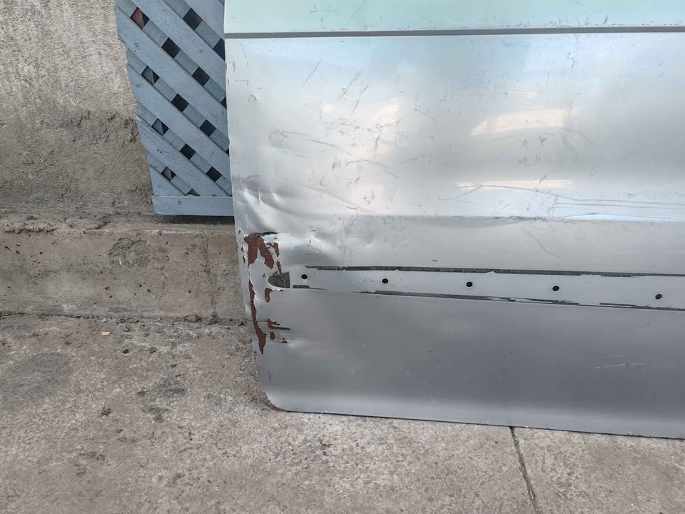 Puerta delantera izquierda Kia Carnival 2002 - 2006 - Imagen 4