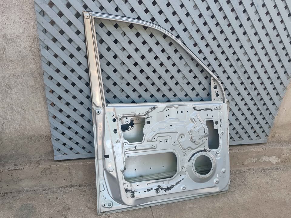 Puerta delantera izquierda Kia Carnival 2002 - 2006 - Imagen 8