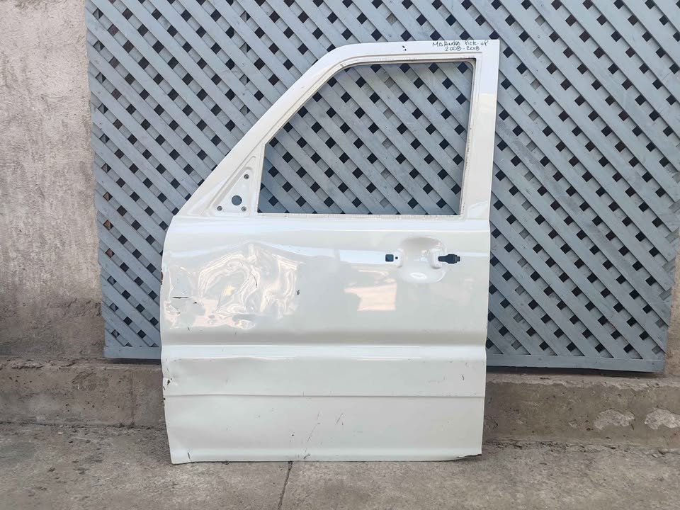 Puerta delantera izquierda Mahindra Pick Up 2008 - 2016