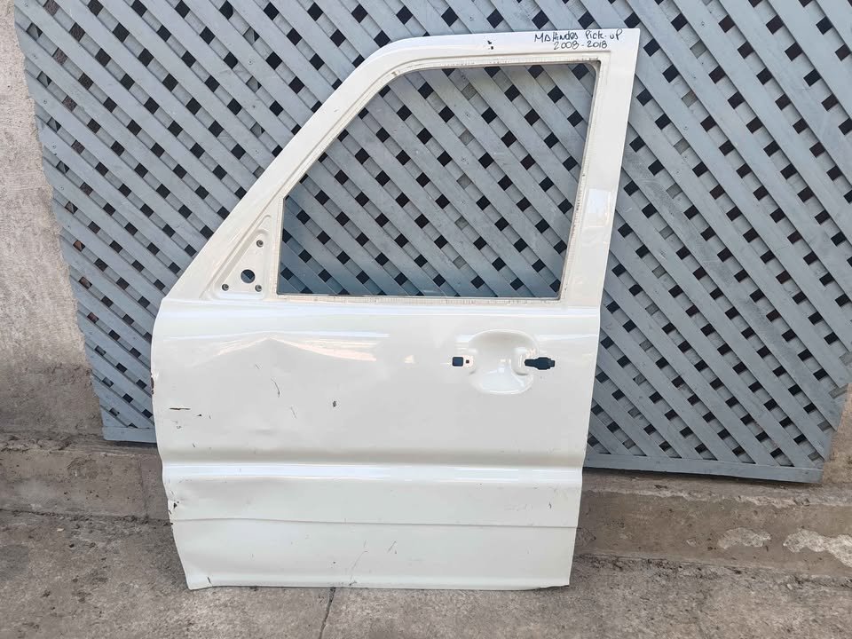 Puerta delantera izquierda Mahindra Pick Up 2008 - 2016 - Imagen 2