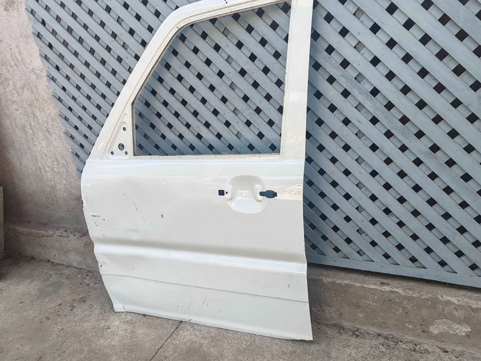 Puerta delantera izquierda Mahindra Pick Up 2008 - 2016 - Imagen 4