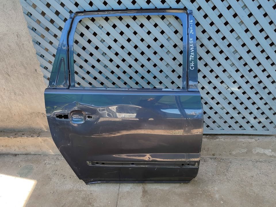 Puerta trasera derecha Chevrolet Traverse 2011 - 2016 - Imagen 2
