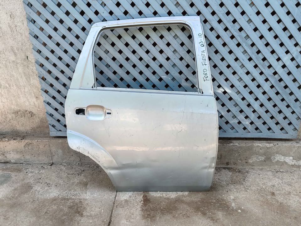 Puerta trasera derecha Ford Fiesta 2003 - 2010