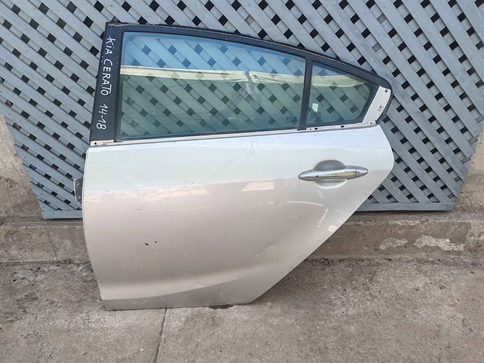 Puerta trasera izquierda Kia Cerato 2014 - 2018