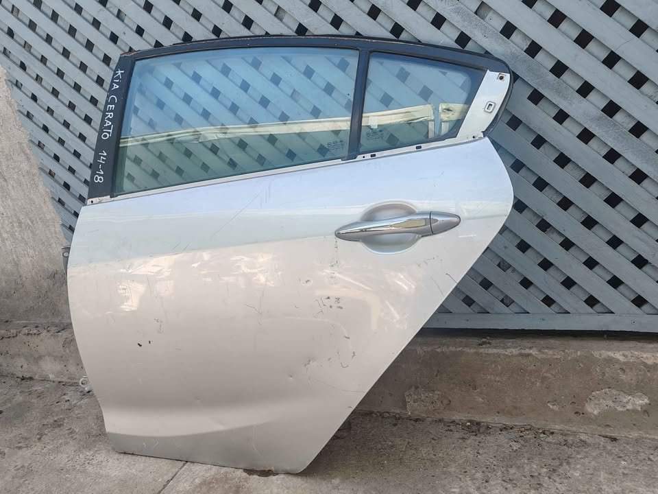 Puerta trasera izquierda Kia Cerato 2014 - 2018 - Imagen 3