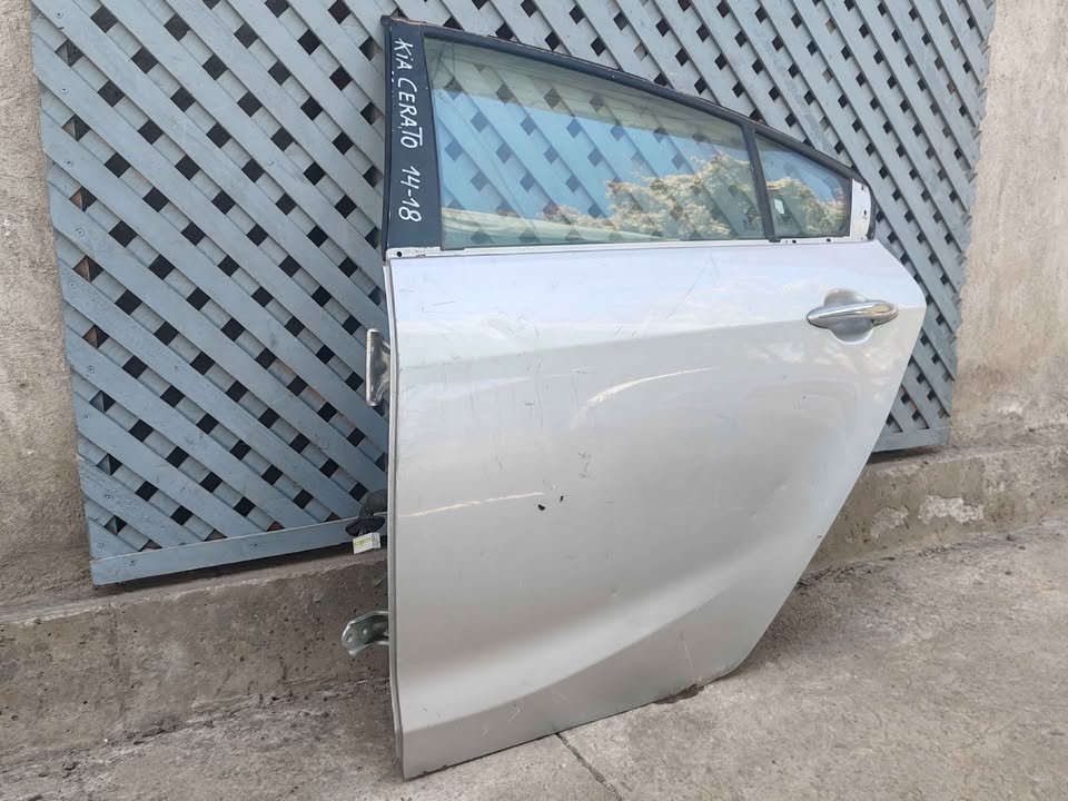 Puerta trasera izquierda Kia Cerato 2014 - 2018 - Imagen 4