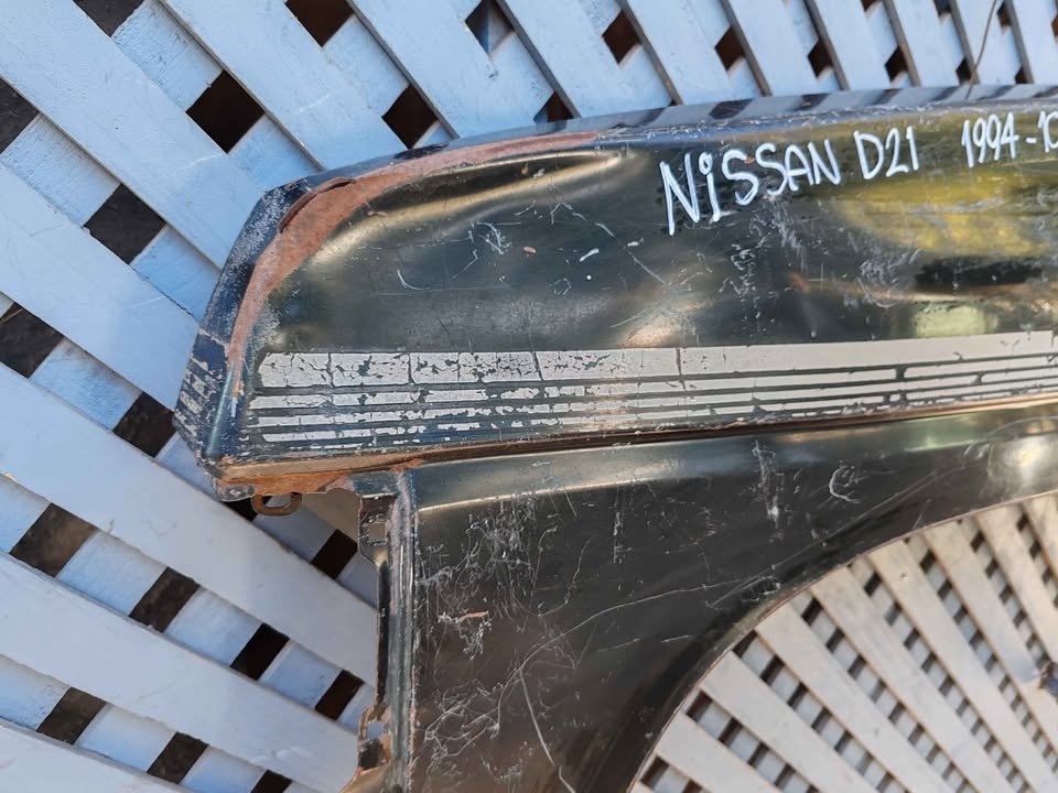 Tapabarro izquierdo Nissan D21 1998 - 2010 - Imagen 4
