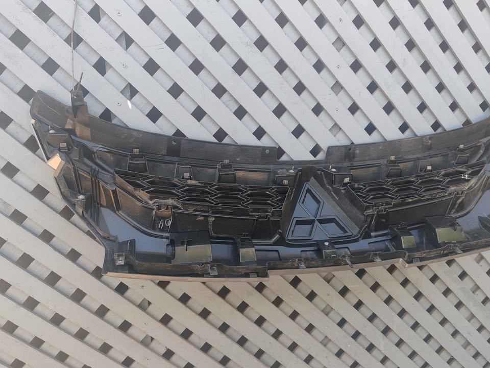 Máscara Mitsubishi L200 2019 - 2022 - Imagen 8