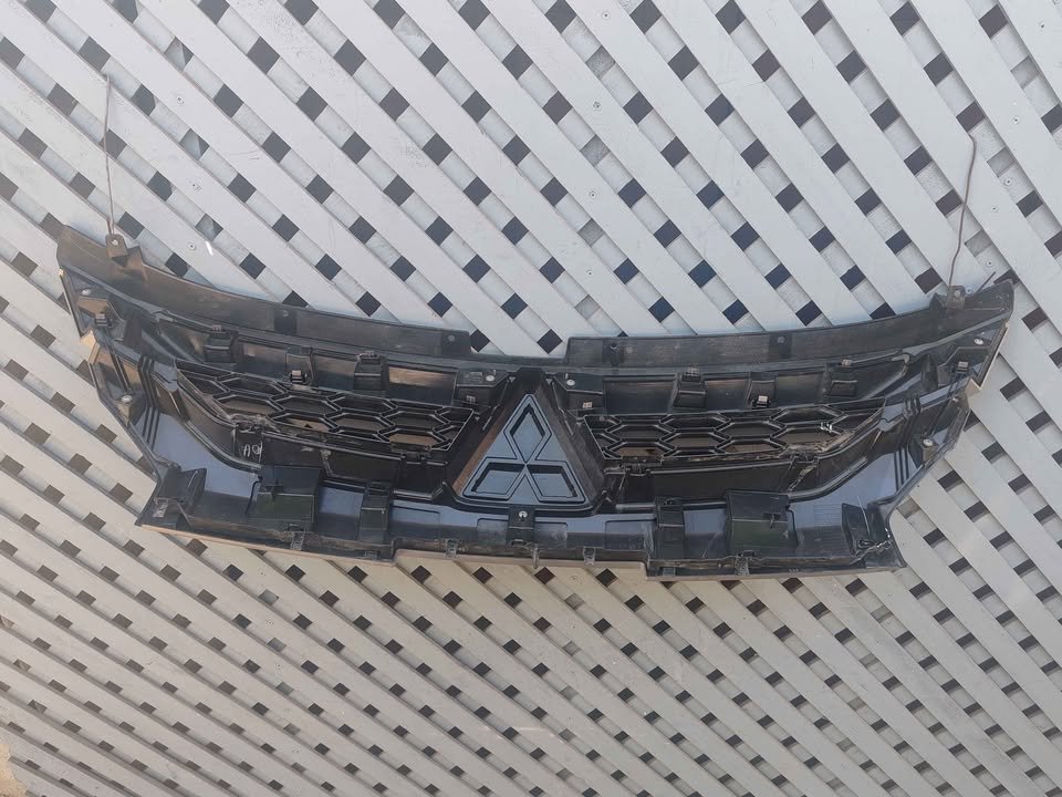 Máscara Mitsubishi L200 2019 - 2022 - Imagen 9