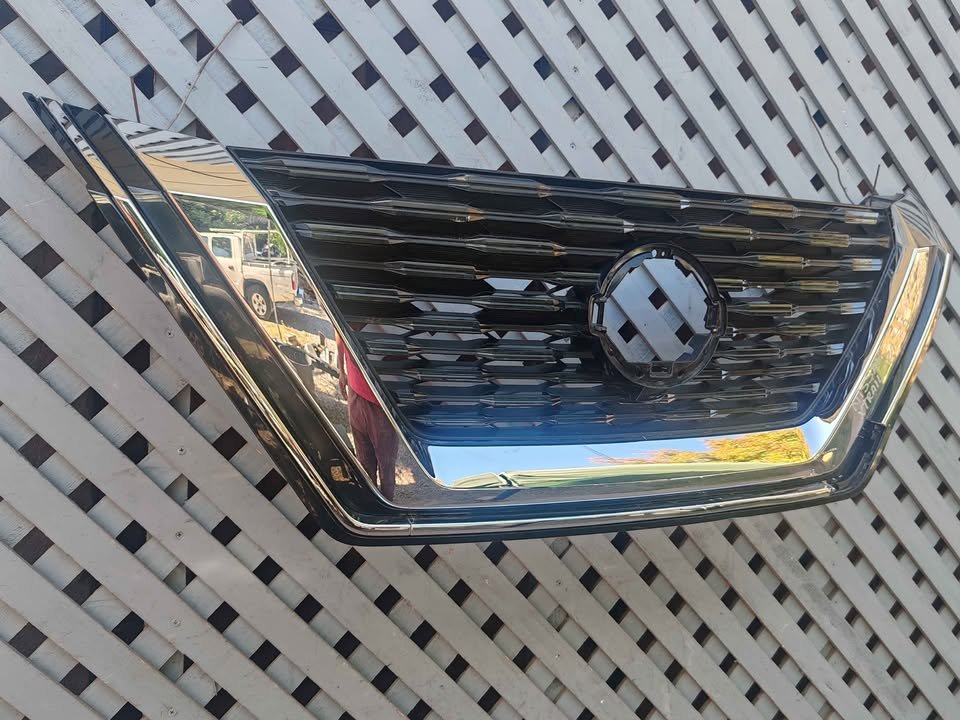 Máscara Nissan Xtrail 2023 - 2026 - Imagen 3