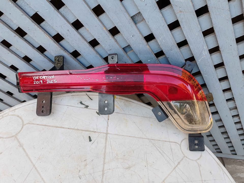 Mica de parachoque trasero derecho Chevrolet Captiva 2019 - 2025