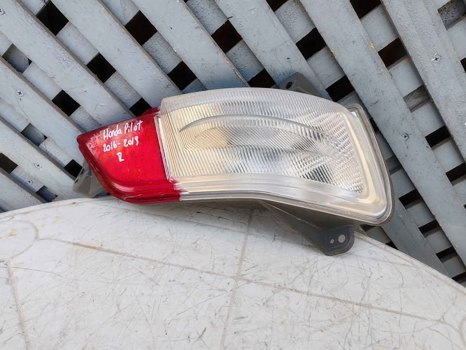 Mica de parachoque trasero derecho Honda Pilot 2016 - 2019