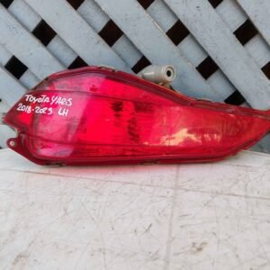 Mica de parachoque trasero izquierda Toyota Yaris 2018 - 2023