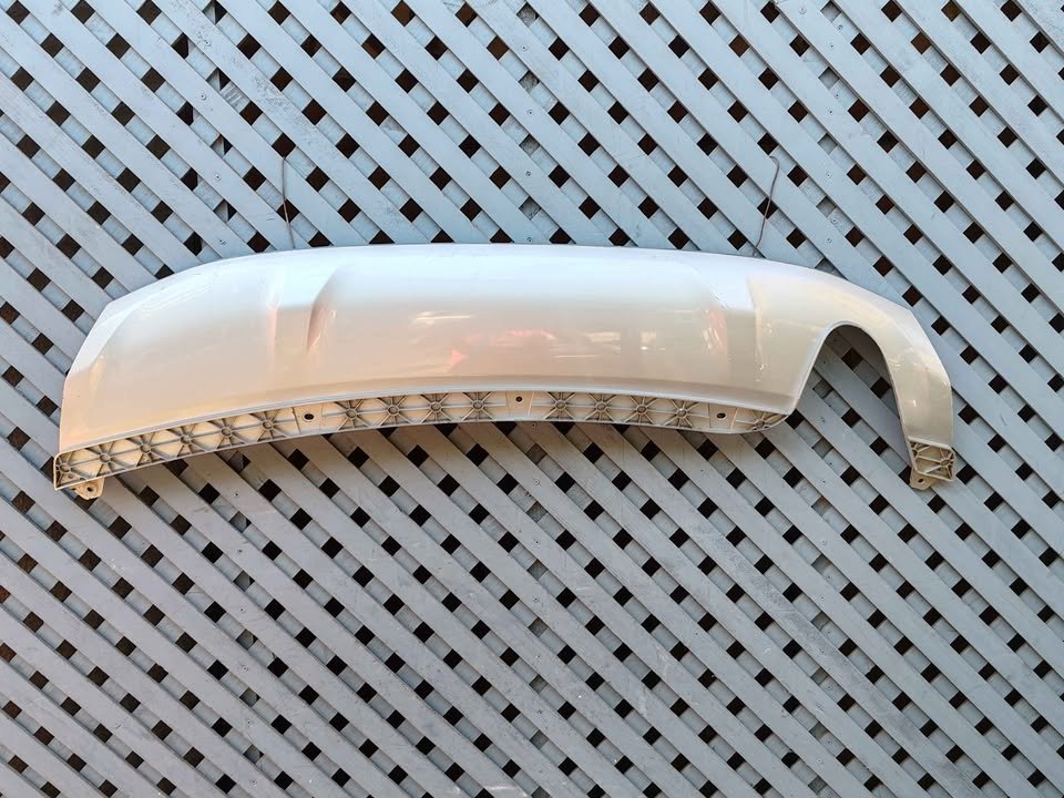 Moldura de parachoque trasero JAC JS4 2021 - 2024 (II)