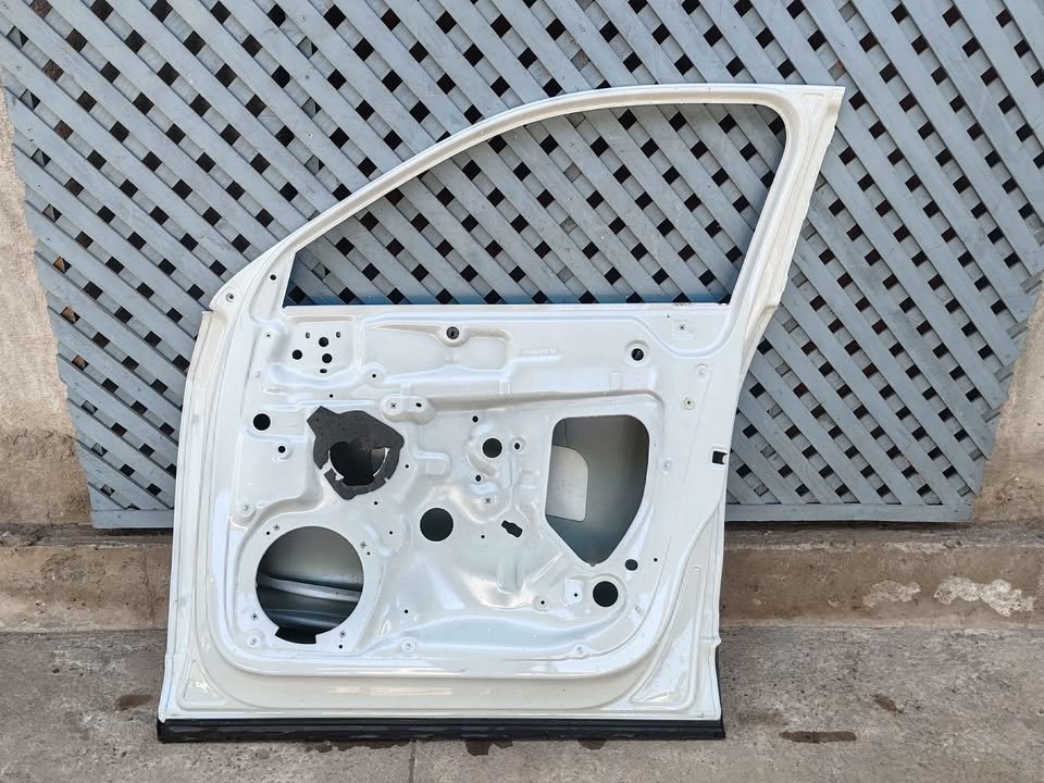 Puerta delantera derecha Audi Q2 2019 - 2025 - Imagen 9