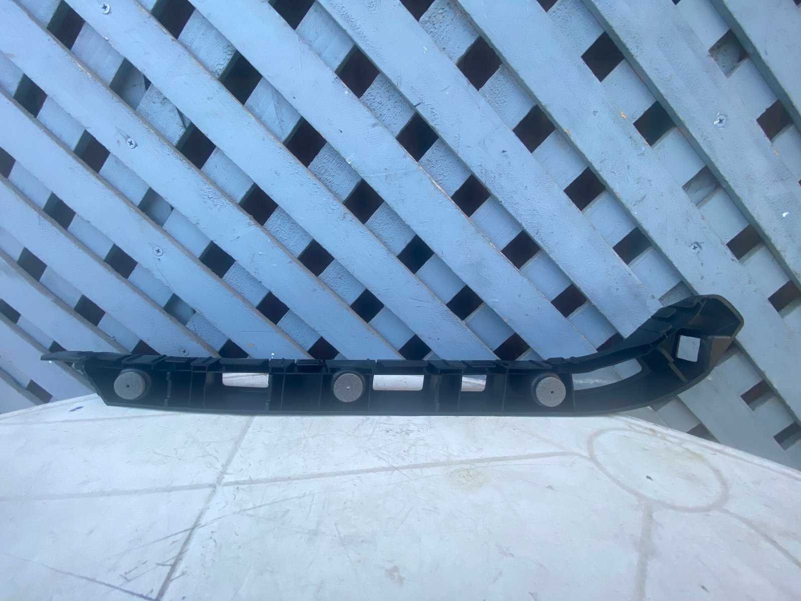 Mensula trasera derecha Chevrolet Cruze 2010 - 2015 - Imagen 2