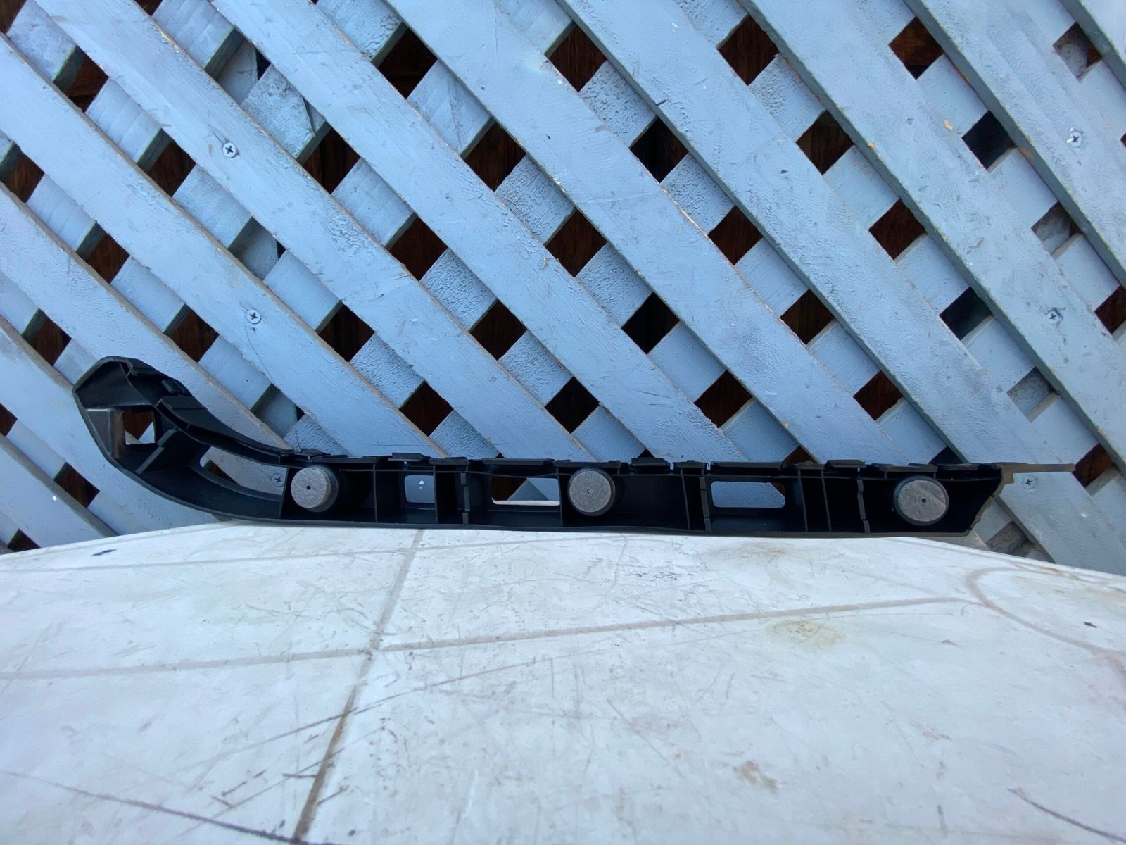 Mensula trasera izquierda Chevrolet Cruze 2010 - 2015 - Imagen 2
