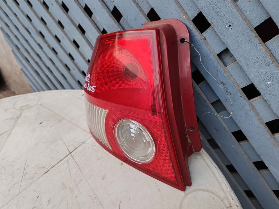 Foco trasero izquierdo Hyundai Getz 2003 - 2005 - Imagen 4