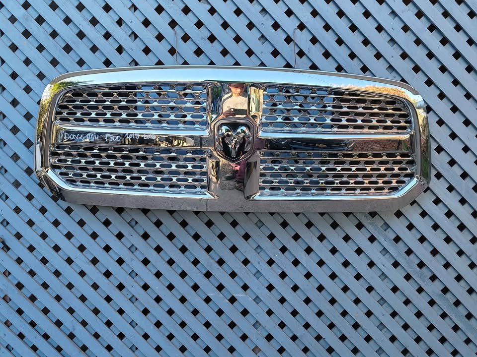 Máscara Dodge Ram 1500 2013 - 2018