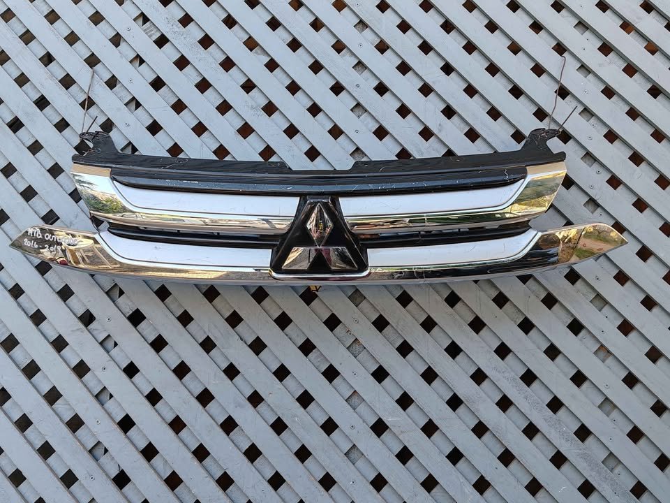 Máscara Mitsubishi Outlander 2016 - 2019