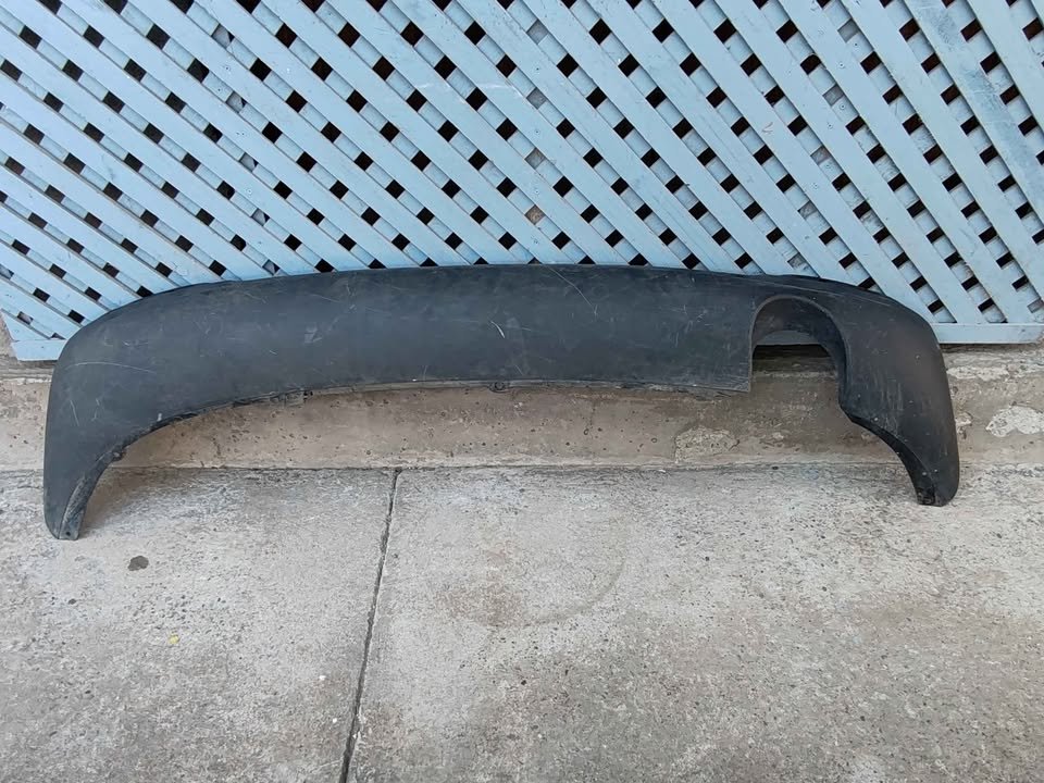 Moldura de parachoque trasero Kia Cerato 2013 - 2017