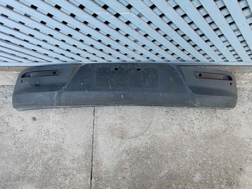 Moldura de parachoque trasero Kia Rio 5 2018 - 2021