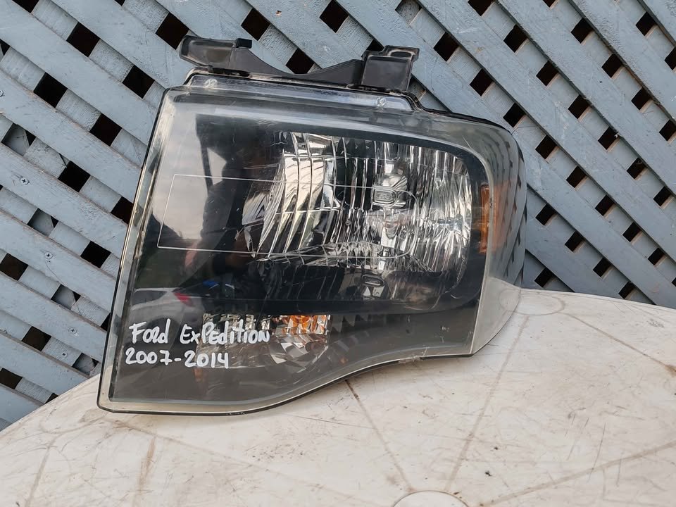 Óptico izquierdo Ford Expedition 2007 - 2014