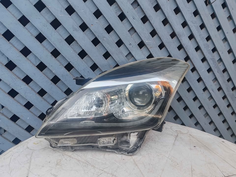 Óptico izquierdo Suzuki Baleno Xenon 2018 - 2023