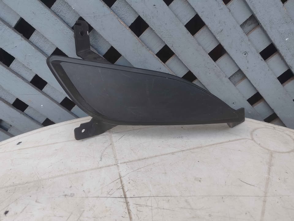 Tapa de neblinero derecho Mahindra XUV500 2016 - 2022