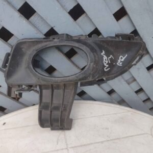 Tapa de neblinero izquierdo Mazda 3 sedan 2003 - 2006