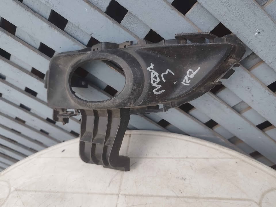 Tapa de neblinero izquierdo Mazda 3 sedan 2003 - 2006 - Imagen 2