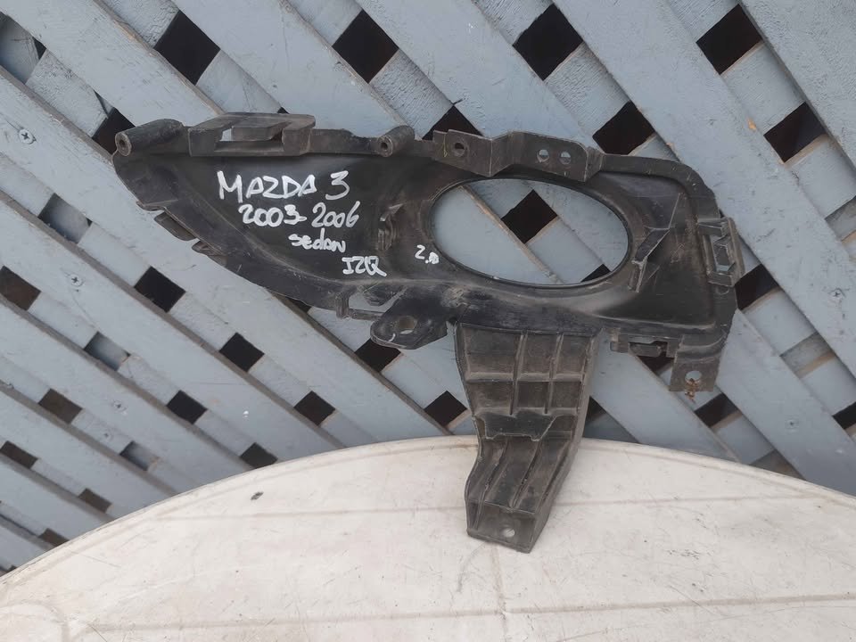 Tapa de neblinero izquierdo Mazda 3 sedan 2003 - 2006 - Imagen 3
