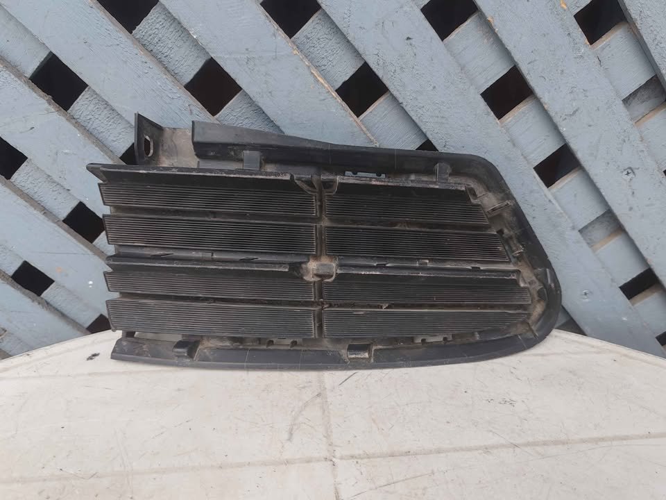 Tapa de rejilla de parachoque izquierda Toyota RAV4 2016 - 2018