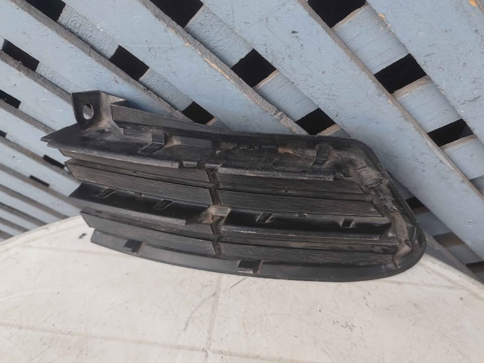 Tapa de rejilla de parachoque izquierda Toyota RAV4 2016 - 2018 - Imagen 2