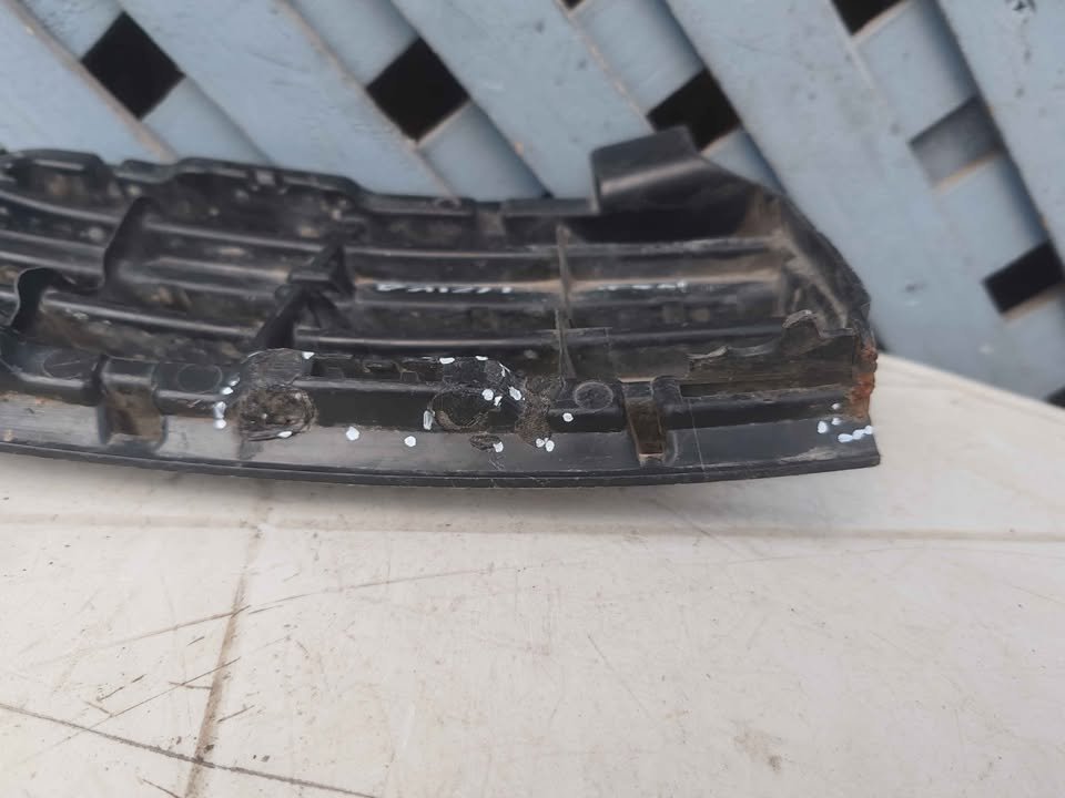 Tapa de rejilla de parachoque izquierda Toyota RAV4 2016 - 2018 - Imagen 3