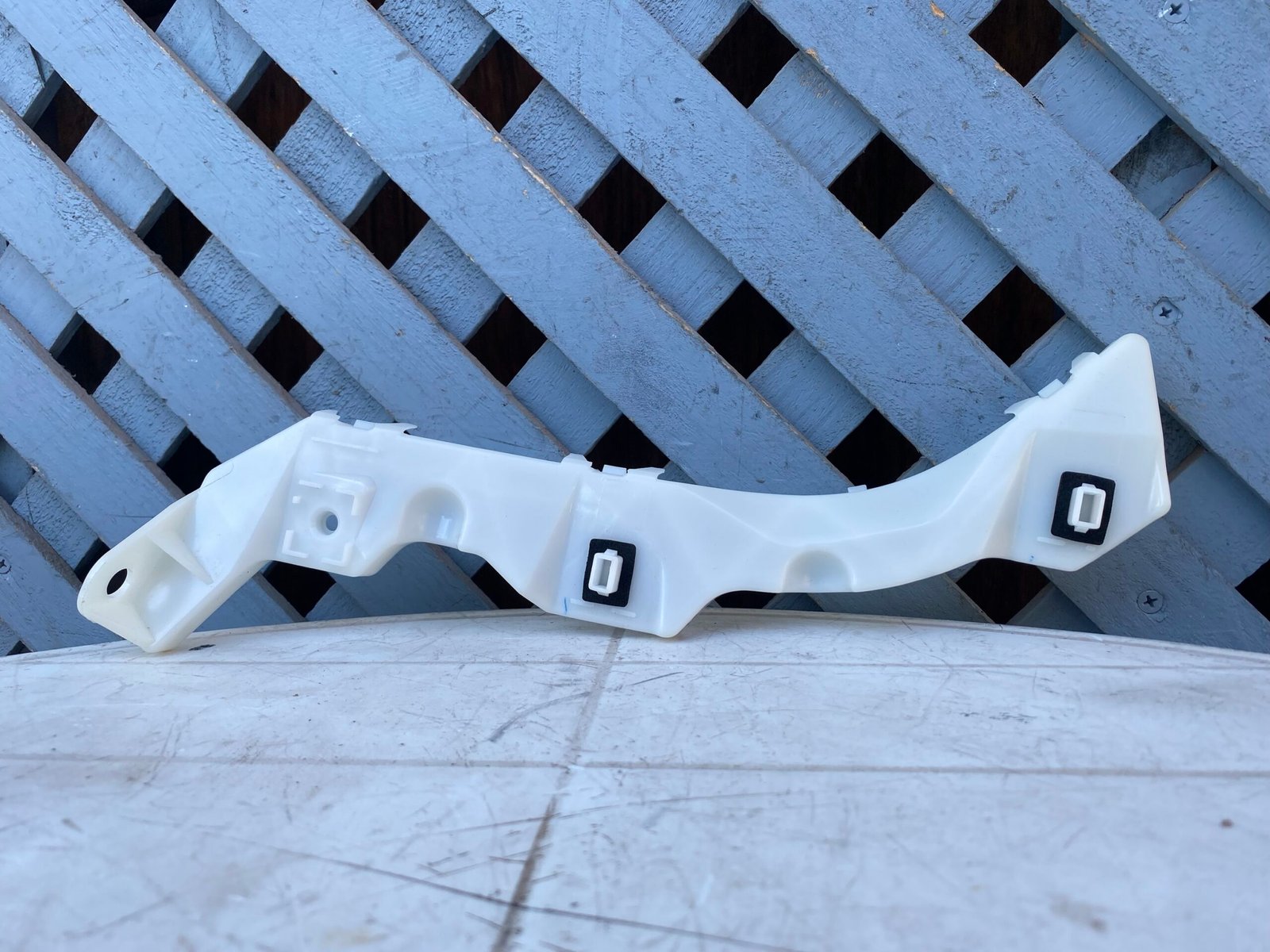 Mensula trasera izquierda Mazda 6 2002 - 2005
