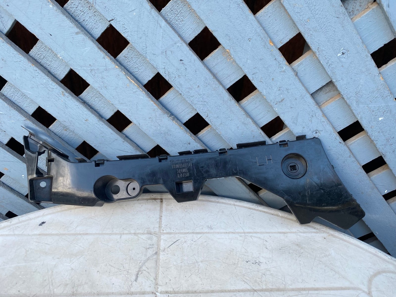 Mensula trasera izquierda Mazda 3 2010 - 2014
