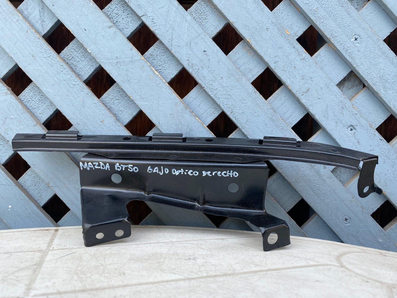 Mensula bajo óptico derecho Mazda BT50