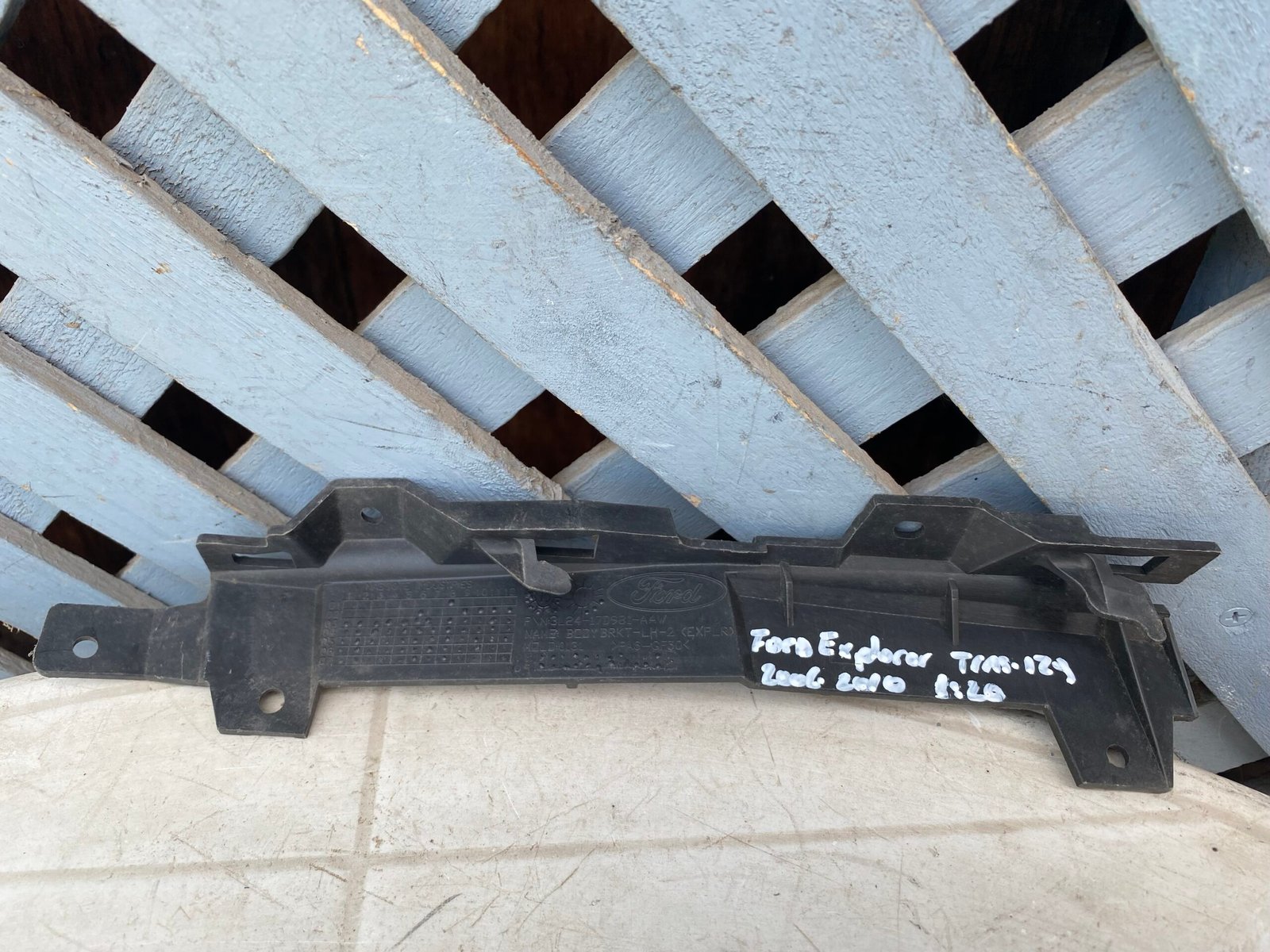 Mensula trasera izquierda Ford Explorer 2006 - 2010 - Imagen 2