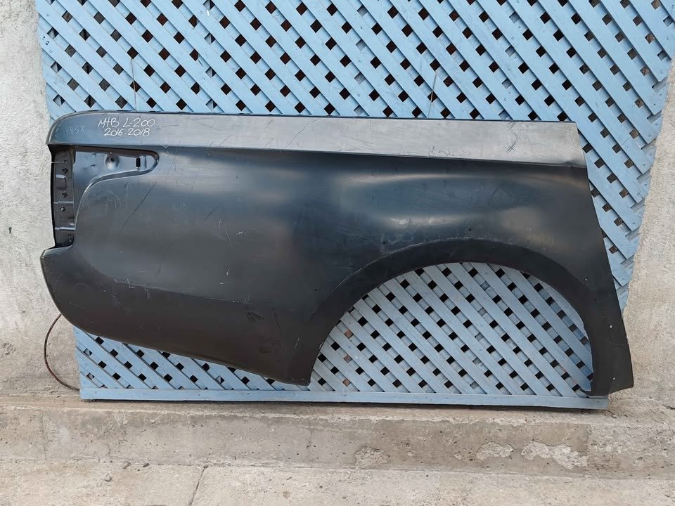 Costado trasero derecho Mitsubishi L200 2016 - 2018