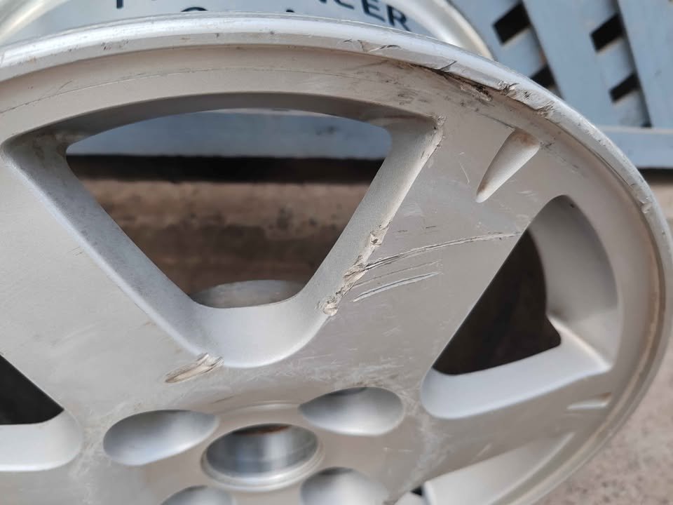 Llanta Mitsubishi Lancer 2004 - 2007 - Imagen 2